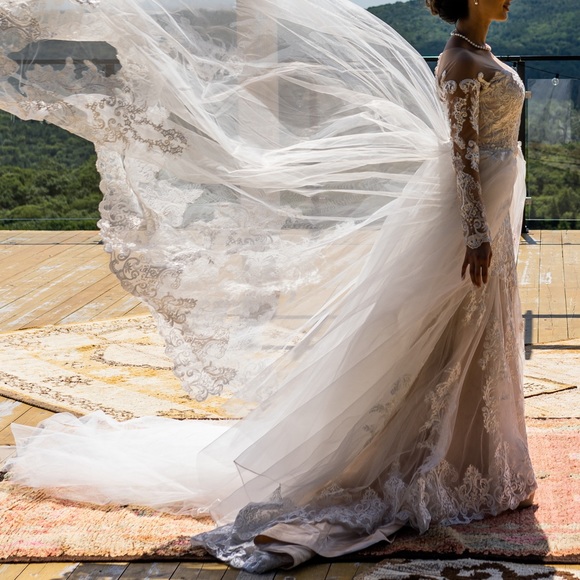 Wedding dress - size 2-4 - Picture 2 of 5